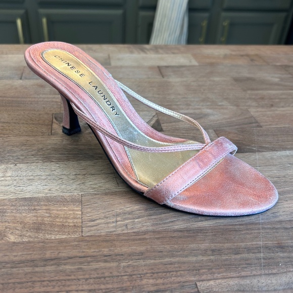 CHINESE LAUNDRY | Distressed Leather Metallic Pink Kitten Heel Sandals - Picture 6 of 9